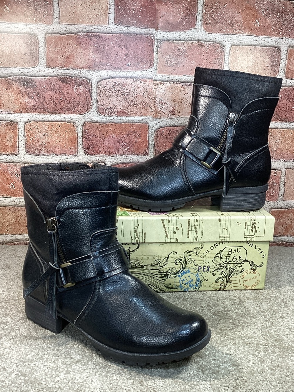 Clarks Riddle Avant womens black moto ankle boots size 6.5